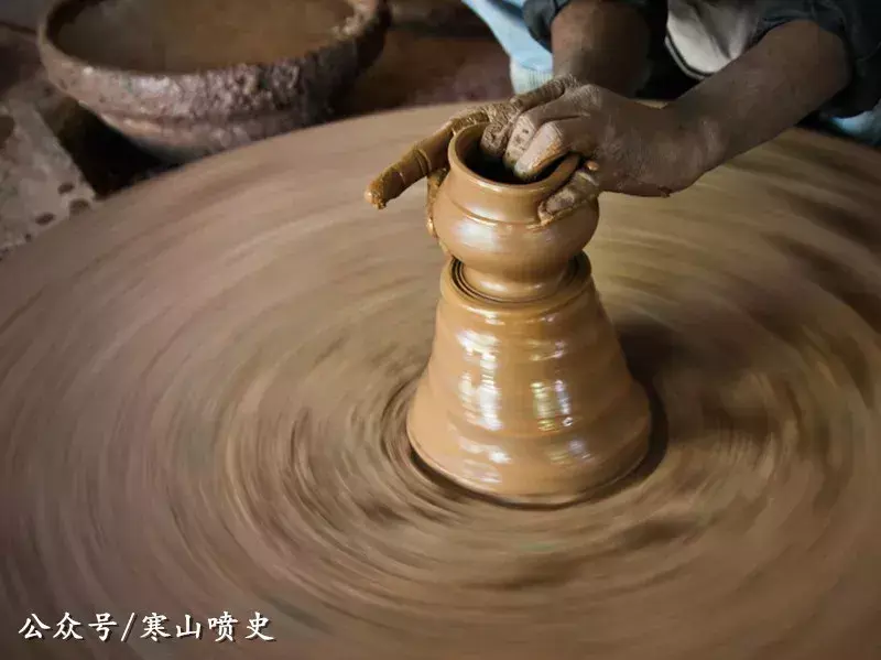 养殖技术肉狗笼养什么好_肉狗养殖技术笼养_笼养肉狗视频