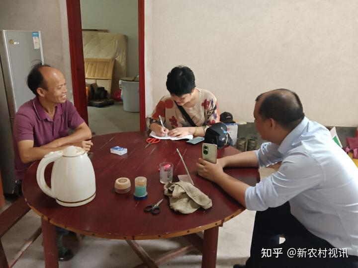 养殖蜂蜜致富带头人的话_蜂蜜养殖户_养蜂致富经