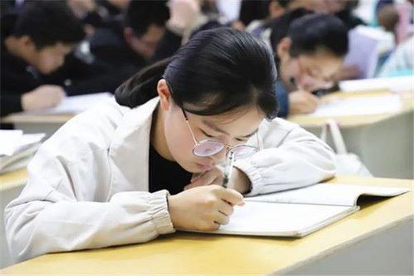 高考优秀学生经验分享_优质高中生学习经验_高中学生经验分享发言稿