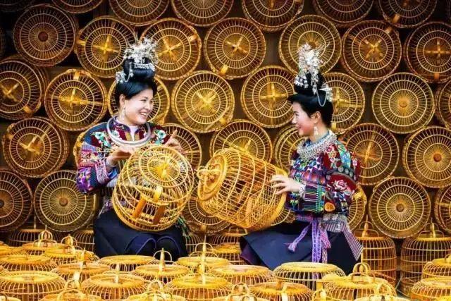 人民日报：凝聚巾帼力量 决战脱贫攻坚