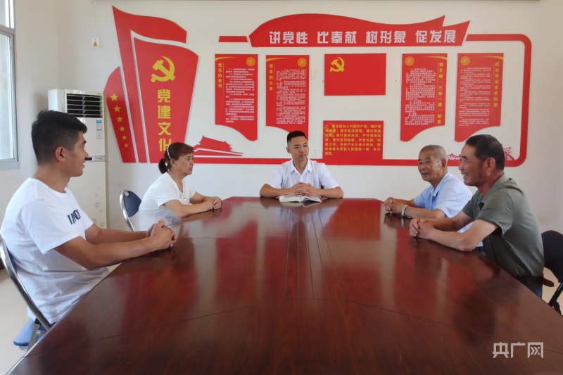 致富经茶叶视频_致富经里的种茶名人_致富名人茶种里面有什么