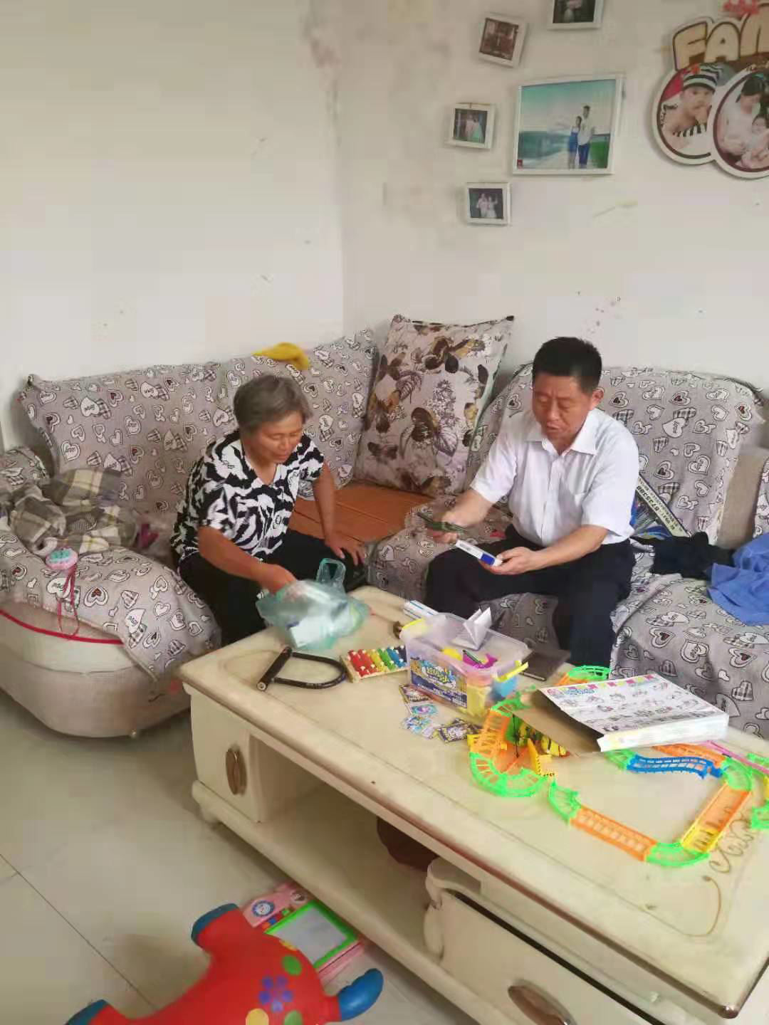 致富经养香猪_致富经养香猪视频_致富经香猪妈妈