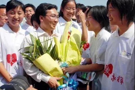 致富经郑林爱养鸵鸟_致富经鸵鸟养殖场的视频_郑荣鸵鸟养殖合作社