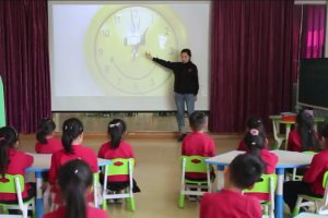 大班数学《认识整点、半点》公开课视频+PPT课件+教案+反思