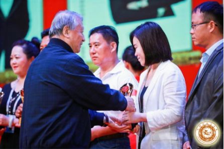 致富经养母牛殷海丽_殷海丽致富经_致富经养牛殷海丽