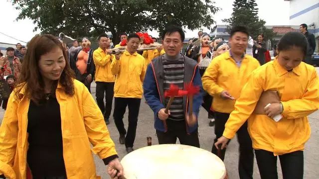 致富经李海林视频_致富经李海林用沙子养猪_致富经李海林