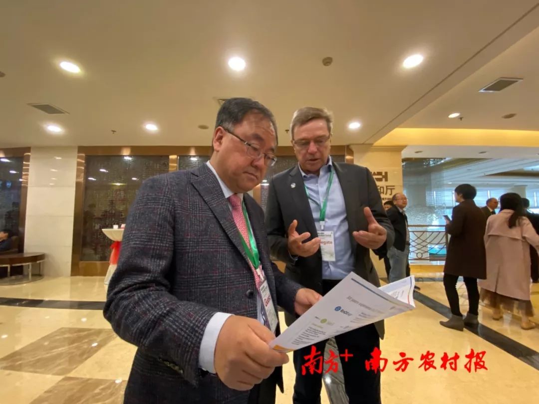 致富经李海林视频_致富经阳海林_致富经李海林用沙子养猪