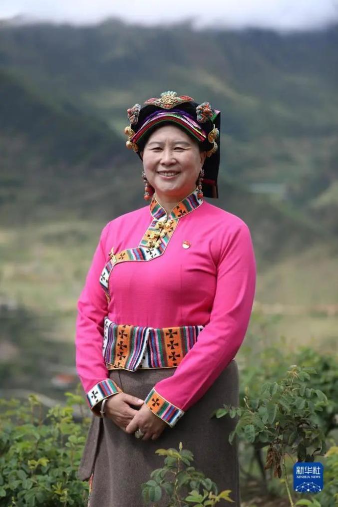 致富种植乡亲花的句子_乡亲种植致富花_农村种花致富能人