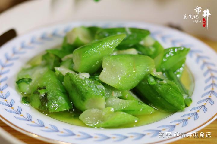 炒丝瓜，很多人第1步就错了，教正确方法，翠绿不发黑，香软好吃