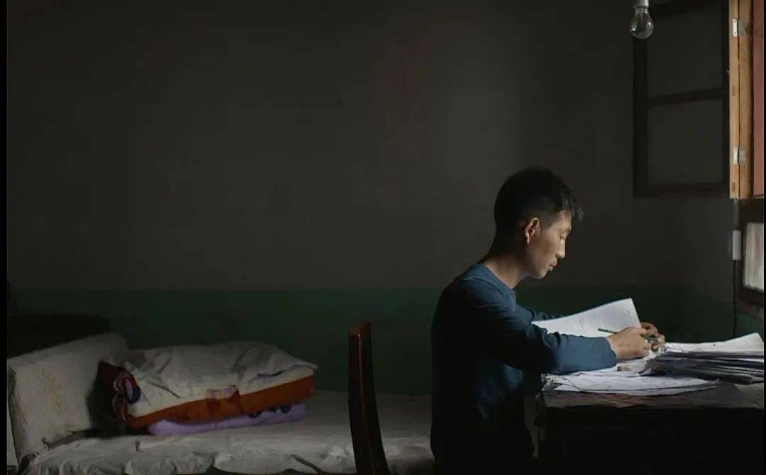 致富经养中蜂视频_中华蜂养殖致富_致富经土法养中蜂