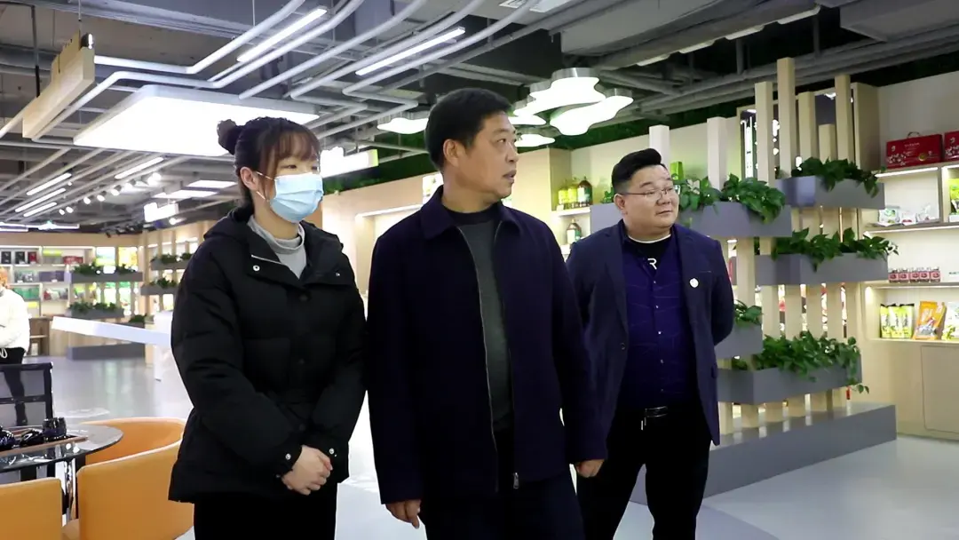 罗氏虾养殖技术视频_罗氏虾养殖户_湖北罗氏虾养殖技术