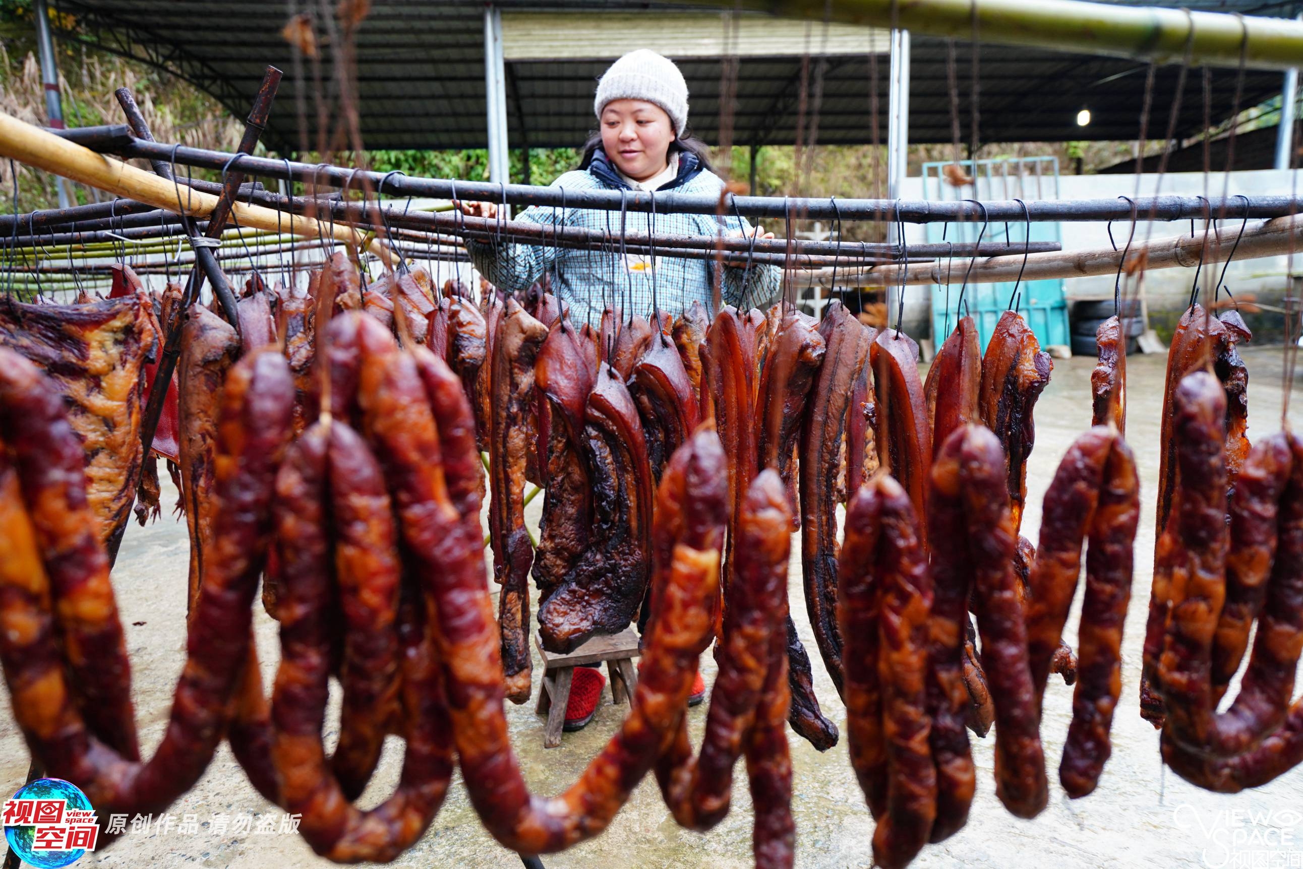 桂林女子年关岁末制作腊味，一年卖万斤，收入40多万