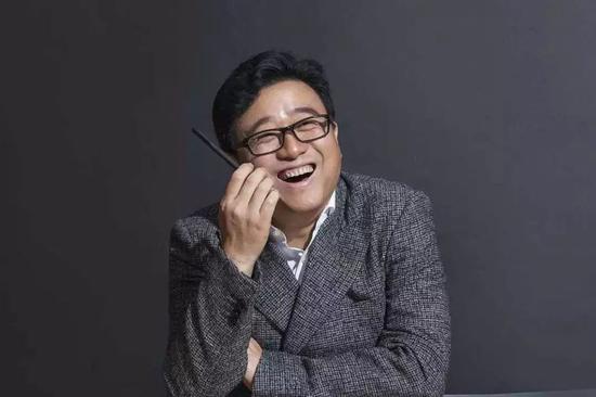 说完赚钱只是件顺便的事以后，丁磊还有另一句话「一般人干不了这件事情」