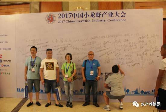 王如峰小龙虾致富经_升斗小民如莲如王_致富经王如峰养龙虾视频