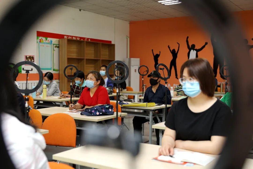 致富经种瓜不卖瓜年入八千万_每日农经致富经种瓜_种植瓜菜助力乡村振兴