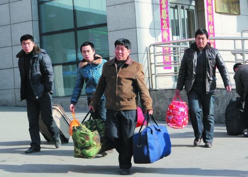 笨鸡的养殖成本及利润_笨鸡养殖技术视频_笨鸡怎么养殖技术视频
