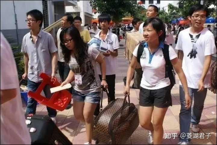 平菇养殖致富_养殖平菇赚钱吗_致富养殖平菇图片
