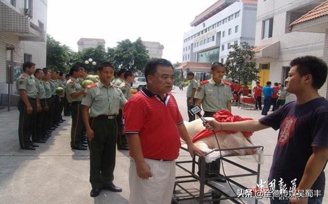 重庆养殖致富黑猪_重庆黑猪养殖场_重庆涪陵养黑猪致富经视频