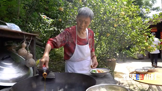 大棚香椿致富经视频_大棚香椿效益怎么样_大棚种植香椿视频