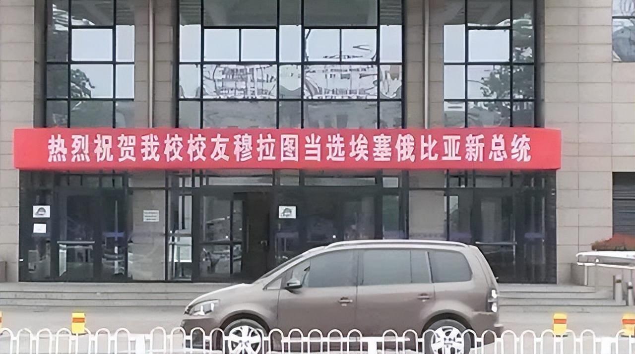 致富经胡志明养蛇视频_致富经胡志明_胡志明致富经