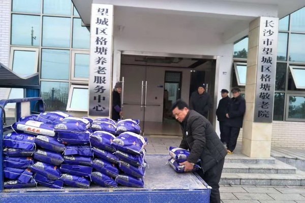 残疾人养殖视频_残疾人养殖致富的路子图片_残疾人养殖什么挣钱