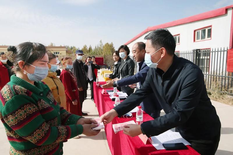 致富经养黑乌鸡全视频_养黑鸡致富经视频播放_致富经养土鸡视频全集