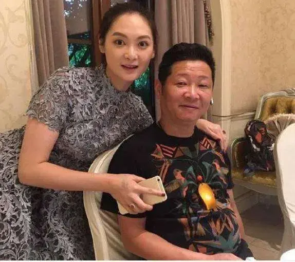 离婚前妻还找他闹_致富经五家人闹离婚_军人对象离婚来部队闹