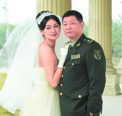 军人对象离婚来部队闹_离婚前妻还找他闹_致富经五家人闹离婚
