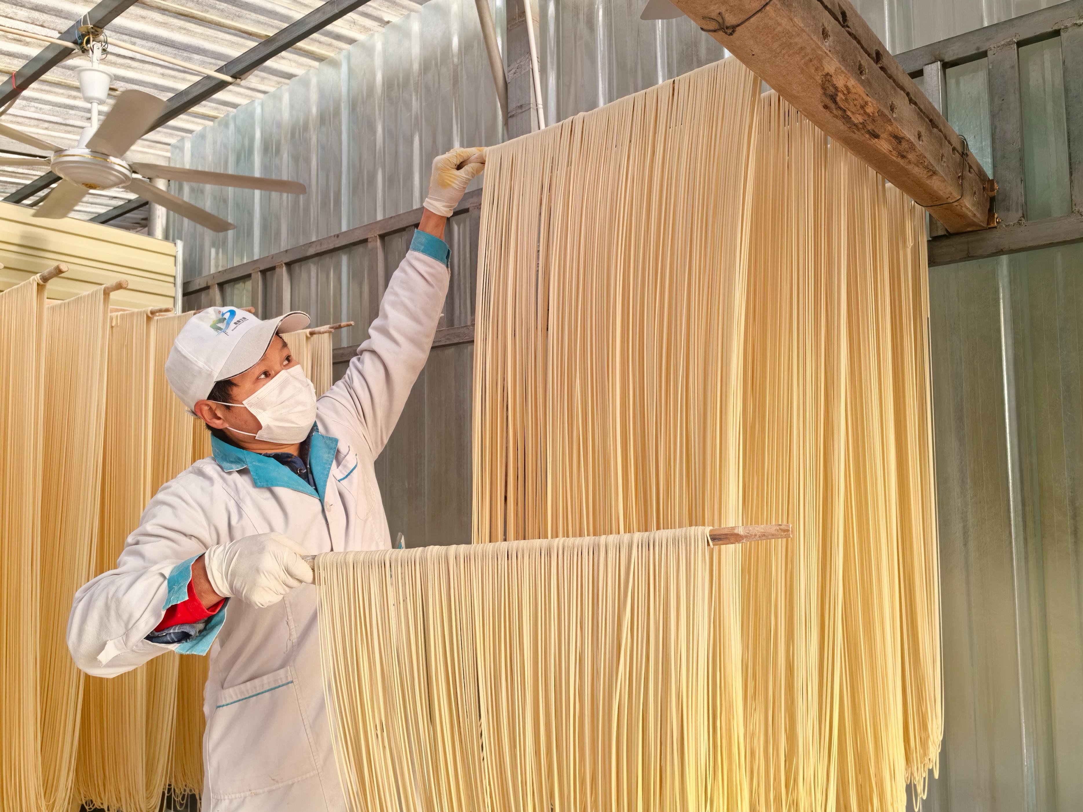 城关街道办皂角铺村：手工挂面成为群众增收致富“金丝线”