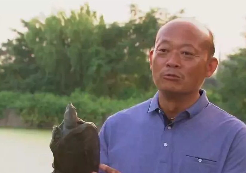 小伙养殖致富_致富经小伙养牛奇招_外国男人养殖致富路