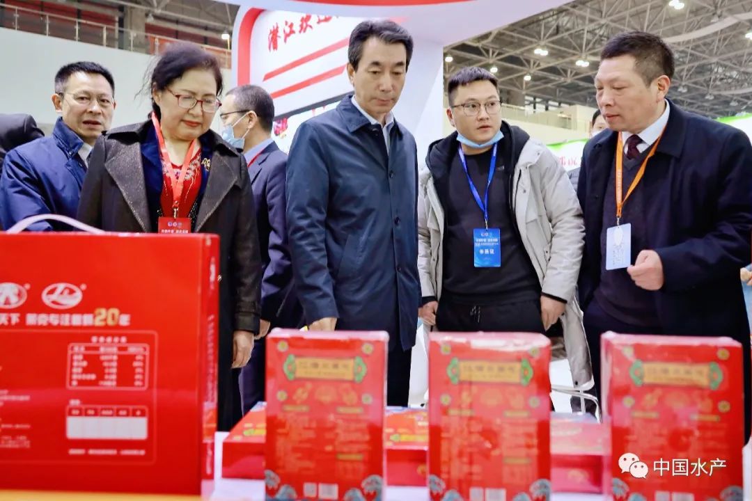 致富经龙虾_致富经龙虾养殖技术视频_致富经小龙虾养殖2017