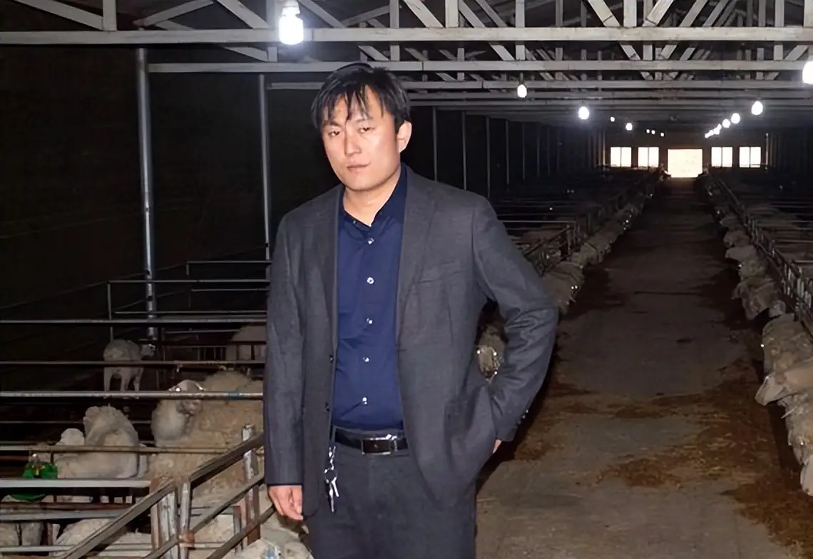 农村小伙开创养羊新模式，靠此赚得2亿多元，带动村民发家致富