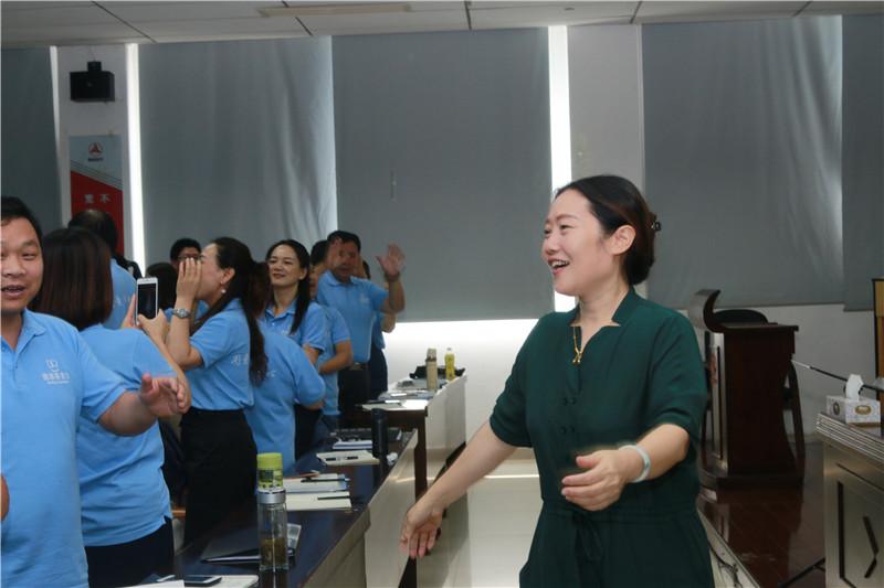 身边的好老师｜写下逾百万字评课笔记，省音乐教研员薛晖要为孩子打好音乐底色