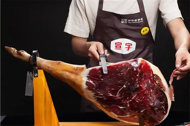 致富经野猪_致富经香猪养殖视频_致富经野香猪