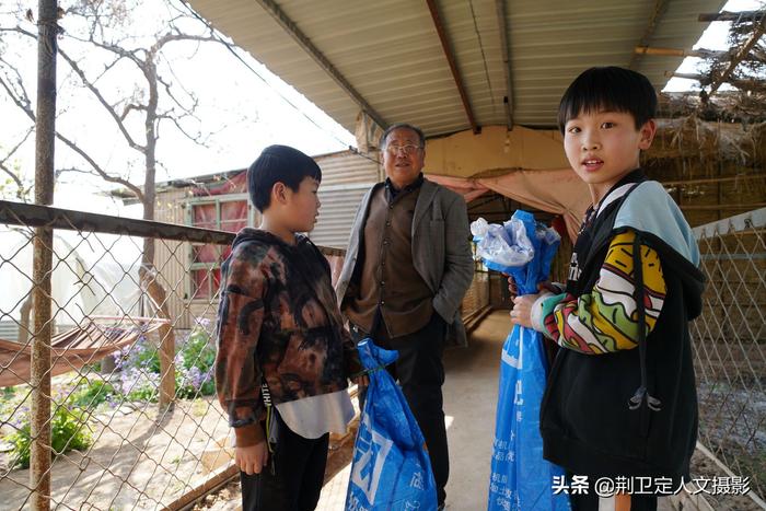 农民大哥养殖美洲雁，走上致富路抱得美人归，看他乐成啥样