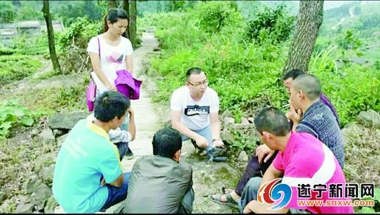 改良乌骨鸡成村民致富“新鸡”