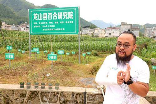 种植花卉致富_鲜花批发赚钱不_种植鲜花批发致富