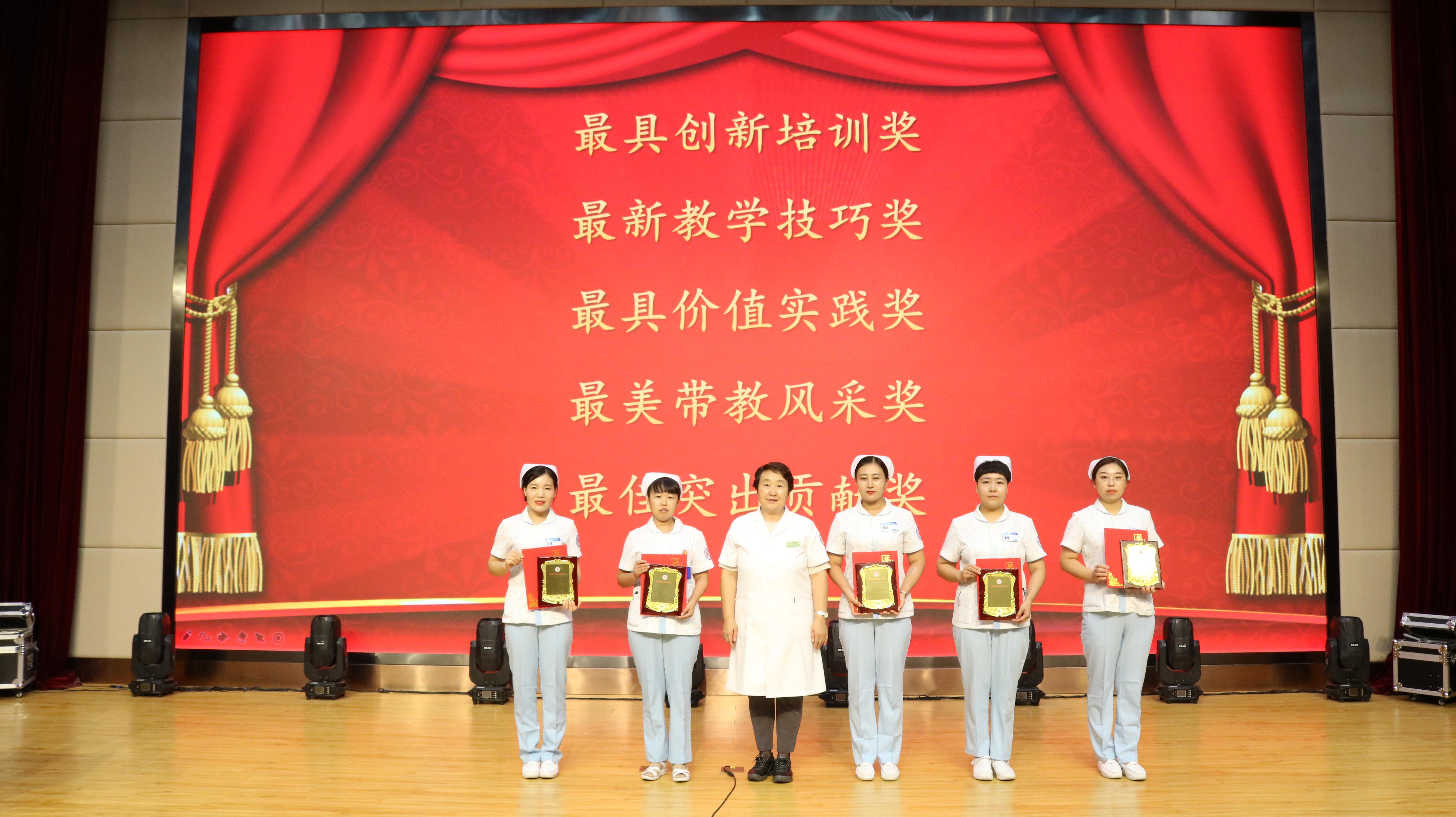 优质护理经验交流会ppt_优质护理经验交流发言稿_优质护理经验交流ppt