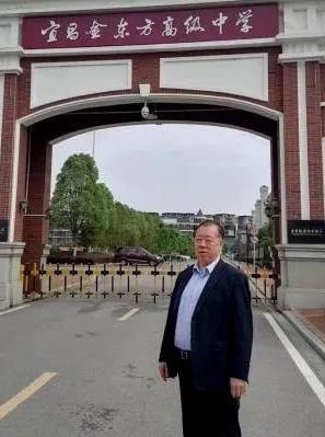 我想看致富_致富经一条腿走出的致富路_致富经腿哥