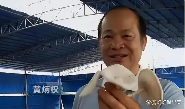 掏牛粪视频_挖牛粪的工具叫什么_致富经 牛粪掏五百万