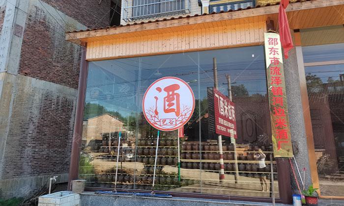 酒糟鸡饲料配方_酒糟养鸡有什么好处_酒糟养殖鸡致富经成功人士