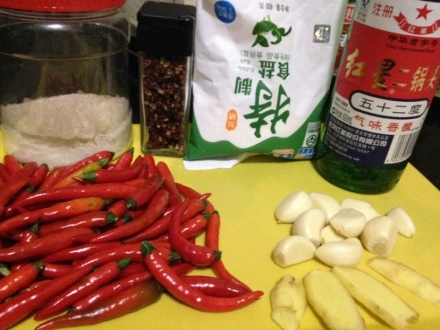 腌制酸菜视频_致富经腌酸菜_酸菜厂腌酸菜配方
