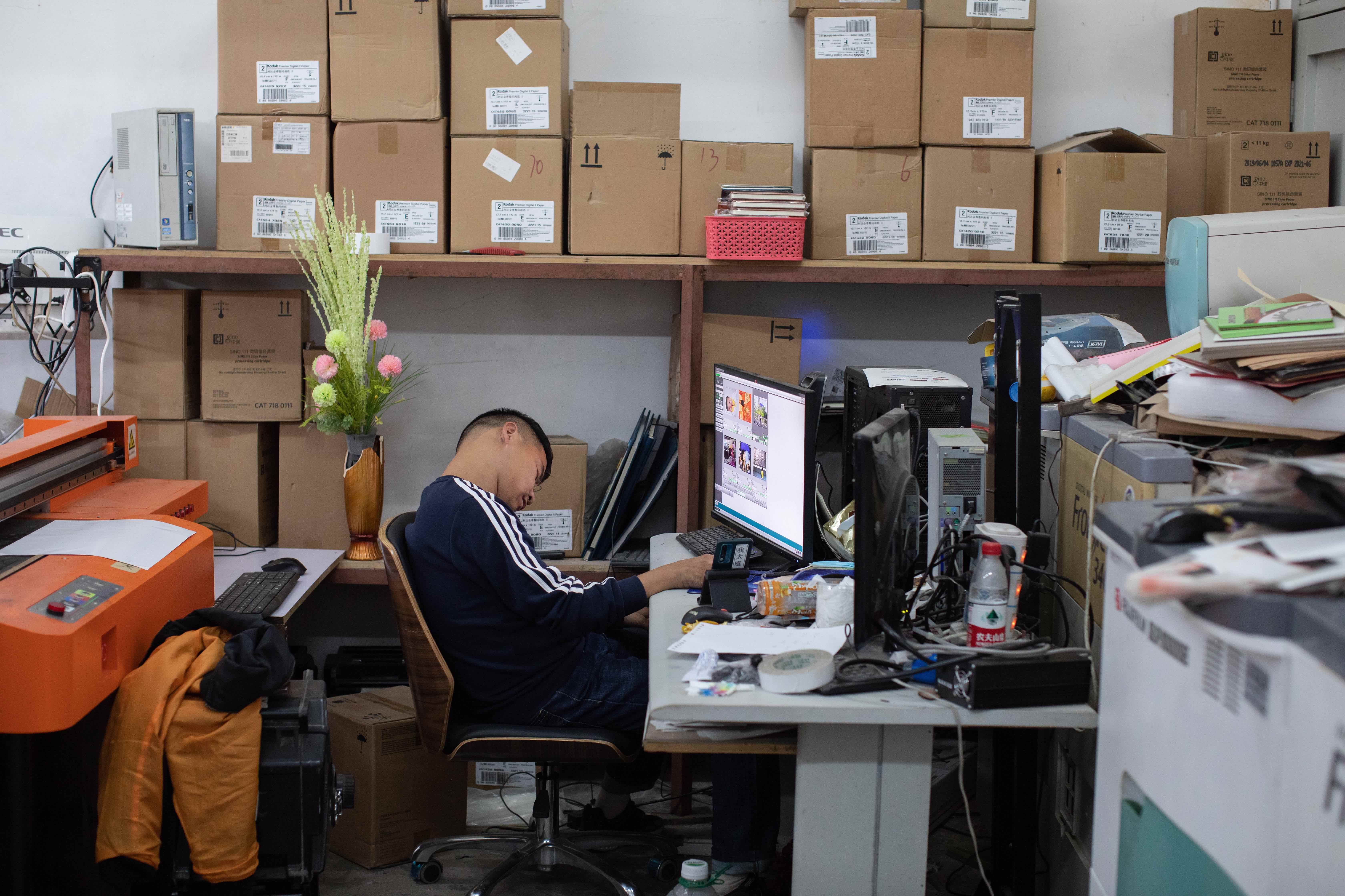 残疾人致富经养洋_残疾人致富经_致富经残疾人养牛创业视频
