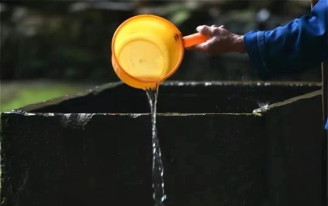 致富经山泉水养鱼完整视频_泉水养殖致富项目_致富泉水养殖项目招标
