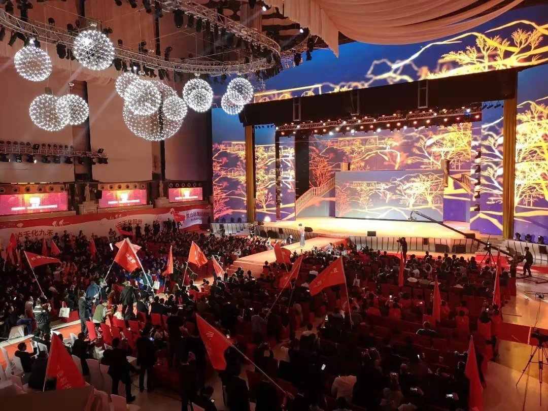 瓮福集团荣获2018年盛世沃土奖， 2位铁粉荣获全国-种植牛人称号