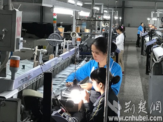 蚕宝宝吐银丝 三姐故里丝绸铺就致富路(图)