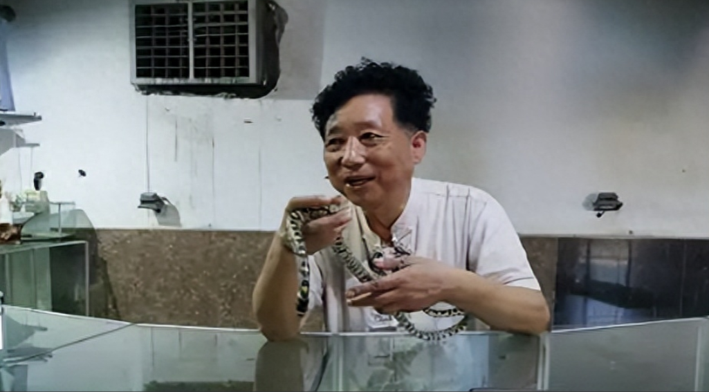 致富经大王蛇_致富经蛇王姐姐险中求富_致富经王大哈