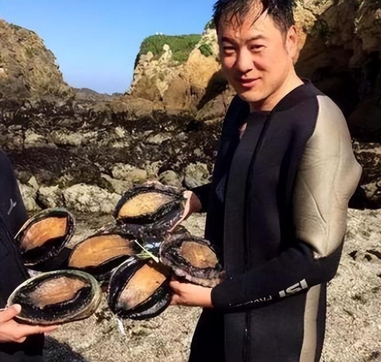 养殖人工鲍鱼技术视频_鲍鱼人工养殖技术_人工养殖的鲍鱼