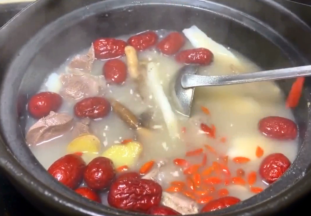 鸽子养殖肉技术要求_肉鸽子养殖技术_鸽子养殖过程