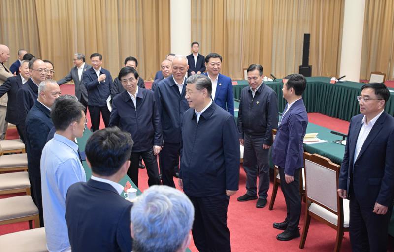 野兔养殖合作社_纯野兔养殖基地_野兔养殖基地致富经